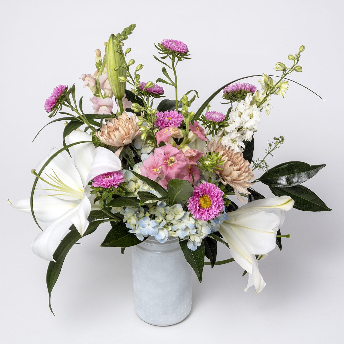 flower arrangement for delivery with pink and white flowers