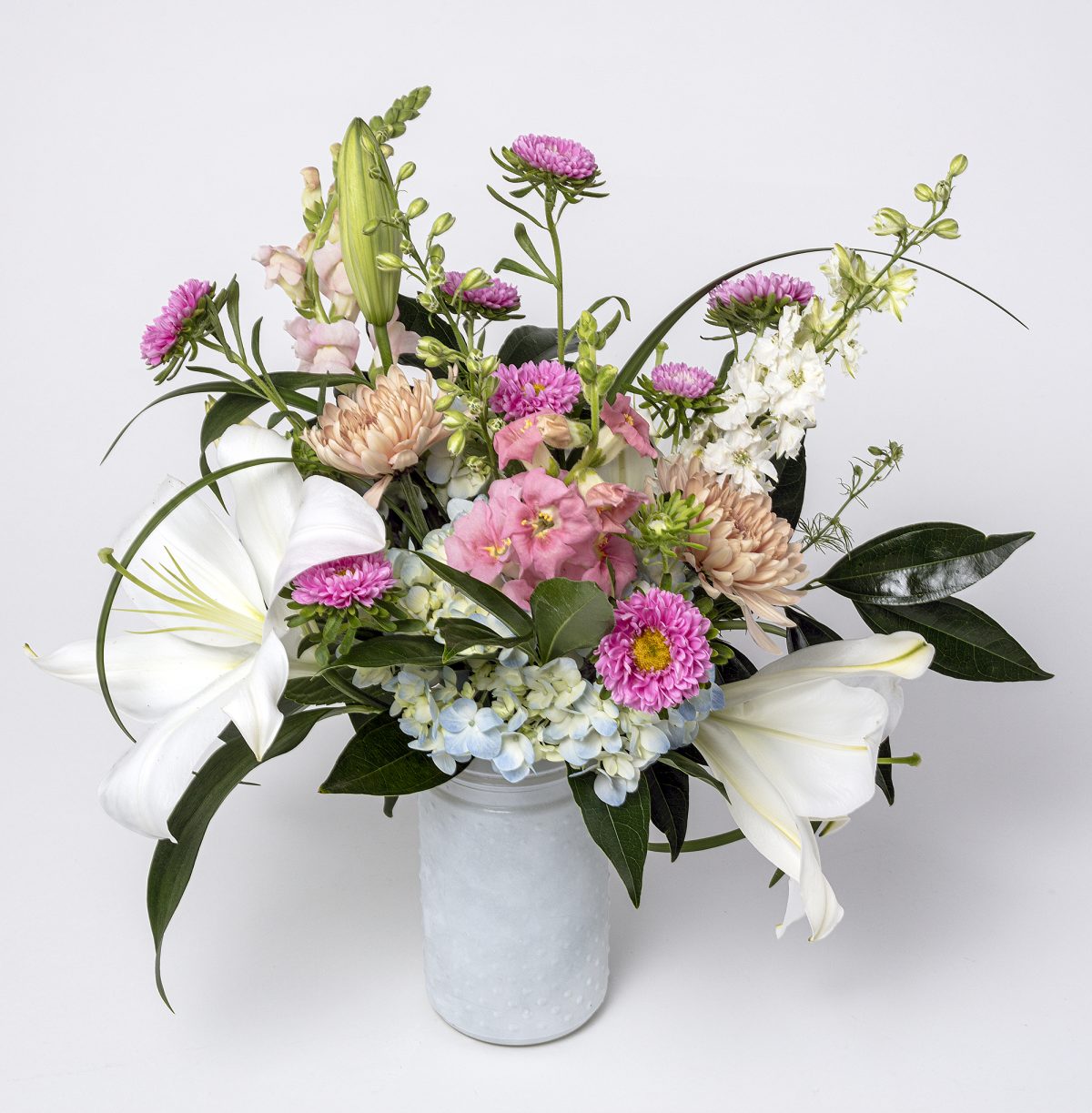 flower arrangement for delivery with pink and white flowers